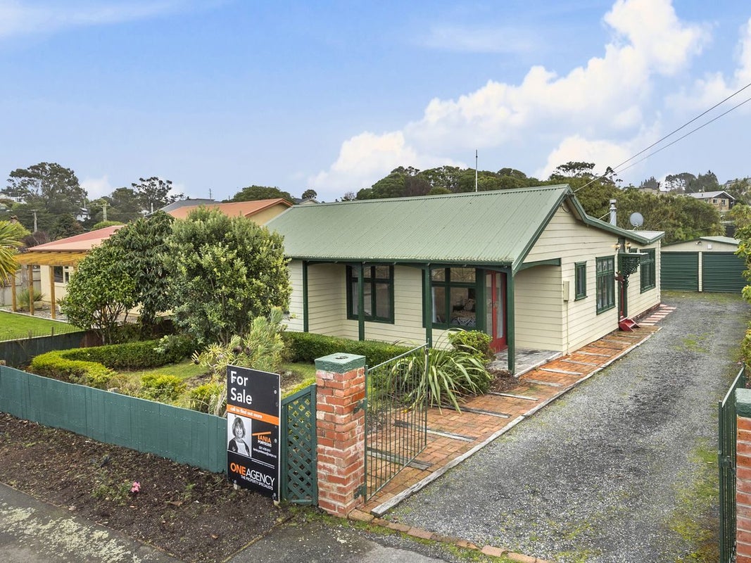 1026 Brighton Road, Brighton, Dunedin - Carousel 24