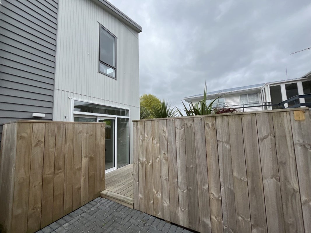 3/2 Moor Avenue, Te Atatu Peninsula, Auckland - Carousel 1