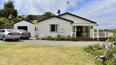 12 Rata Street, Otaki Beach, Otaki - Carousel 1