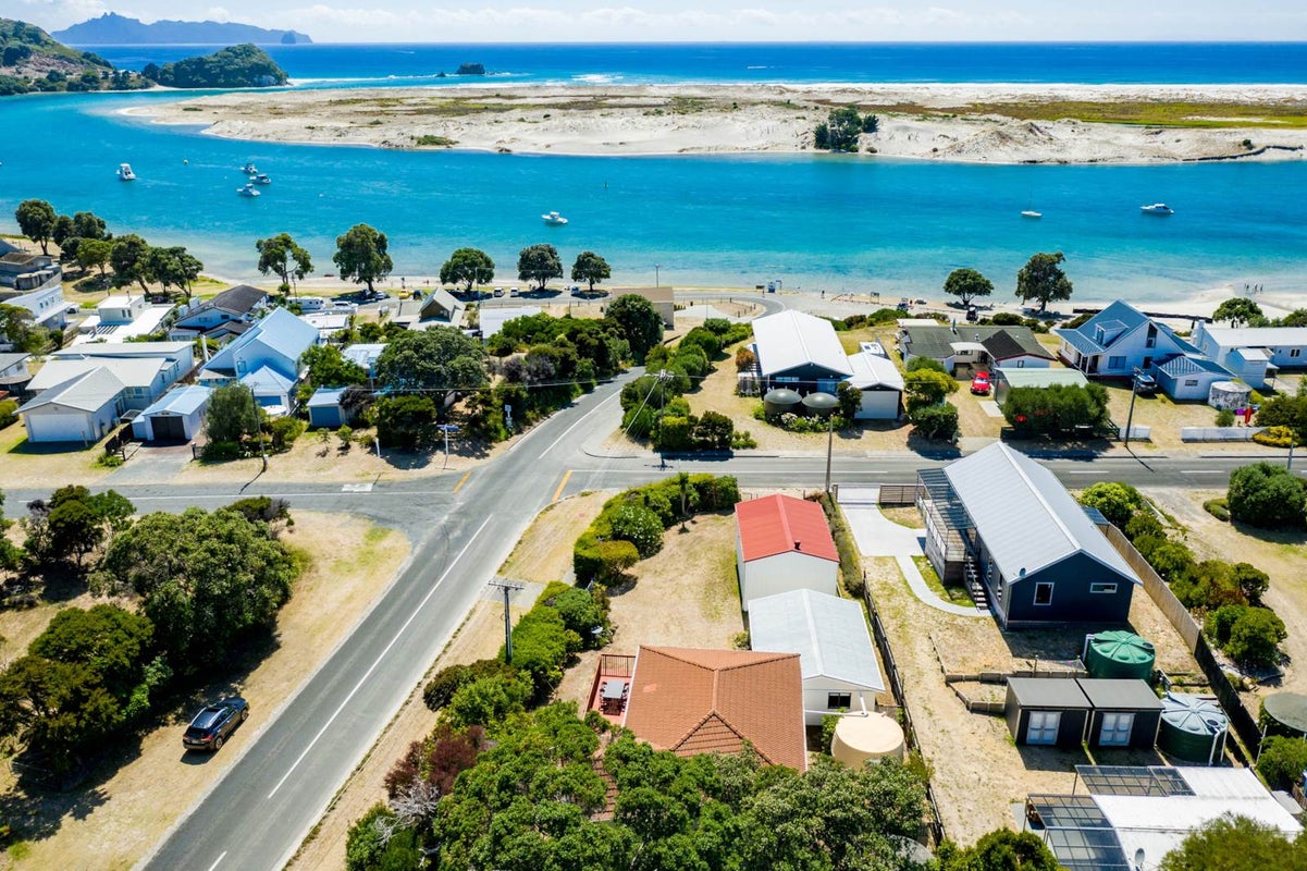 2 Robert Street, Mangawhai Heads, Mangawhai - Carousel 1