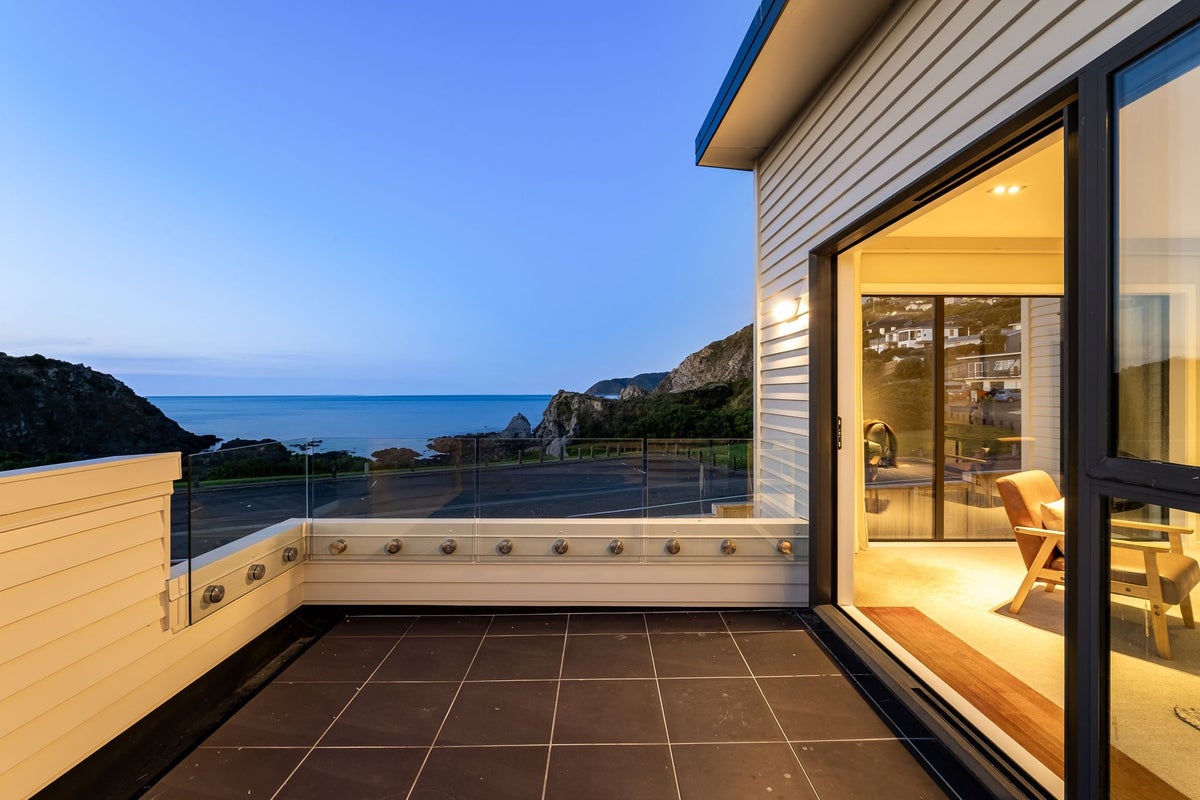 29 Lambley Road, Titahi Bay, Porirua - Carousel 1