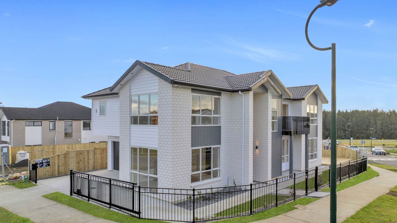 8 Uru Drive, Flat Bush, Auckland - Carousel 1