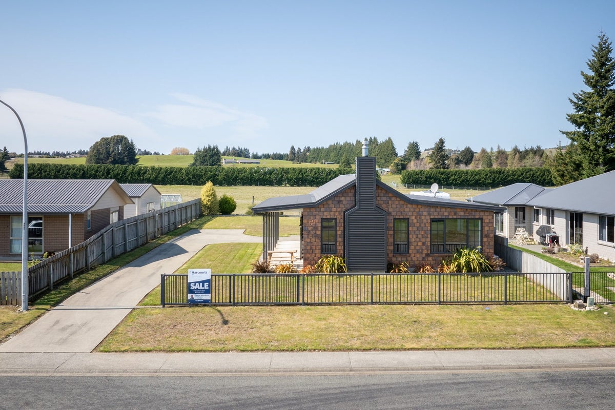 59 Orbell Crescent, Te Anau, Te Anau - Carousel 1