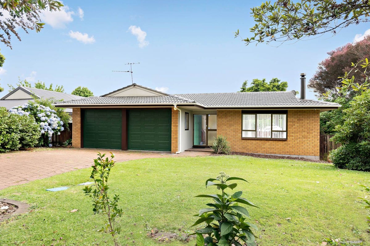 12 Muirfield Street, Wattle Downs, Auckland - Carousel 1