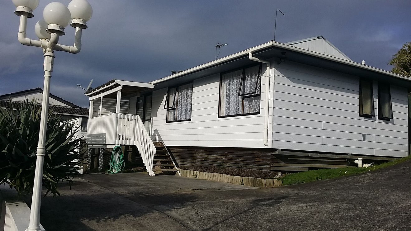 15 Sabot Place, Massey, Auckland - Carousel 1