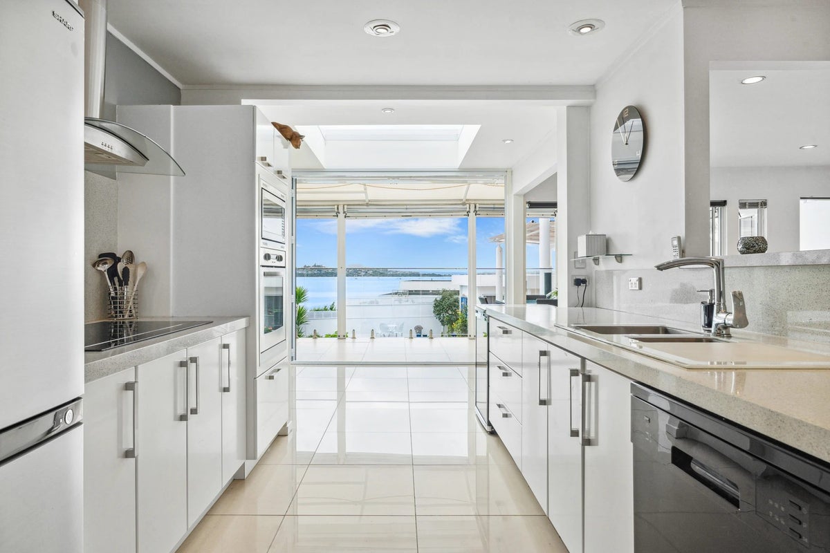 100 Bramley Drive, Farm Cove, Auckland - Carousel 9