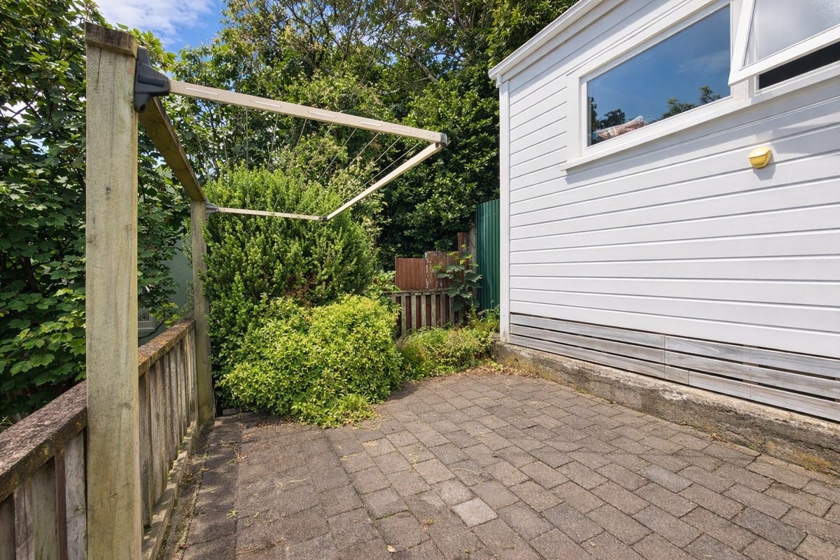 8 Alameda Terrace, Aro Valley, Wellington - Carousel 2