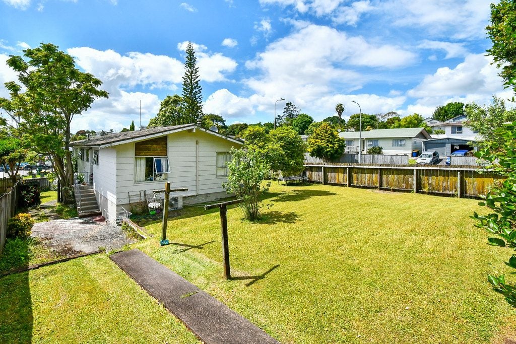 35 Reynella Drive, Massey, Auckland - Carousel 2
