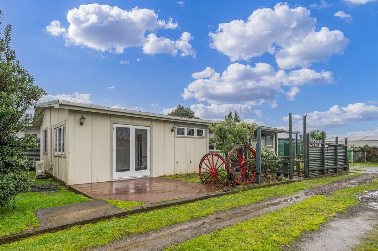 16 Seaforth Avenue, Milson, Palmerston North - Carousel 1