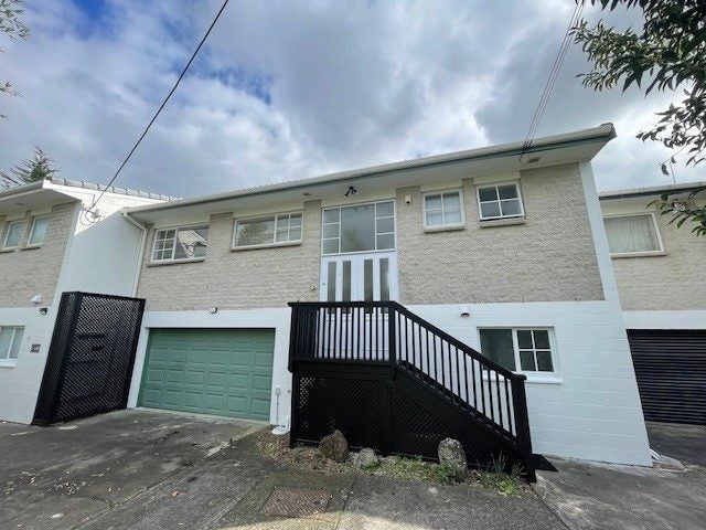2/185 Shakespeare Road, Milford, Auckland - Carousel 1