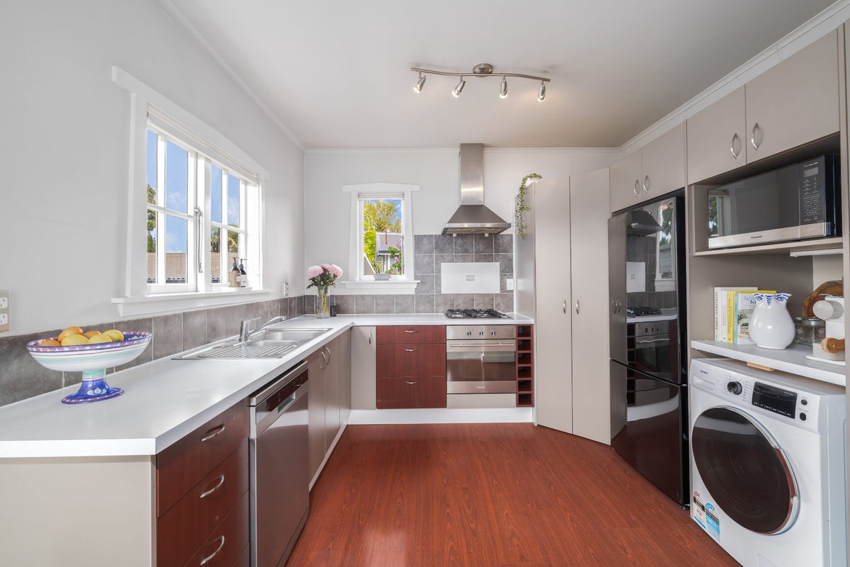 15 Aorangi Road, Bryndwr, Christchurch - Carousel 2