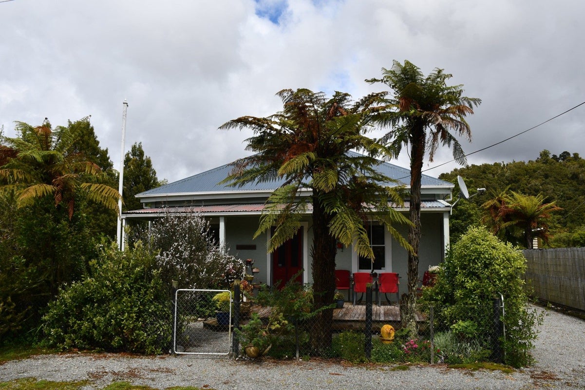 8 Gladstone Street, Seddonville, Westport - Carousel 1