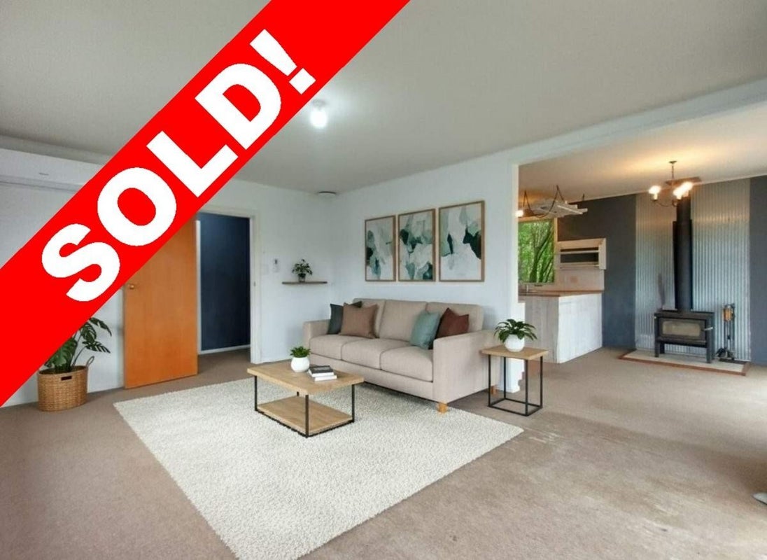 32 Castle Crescent, Stokes Valley, Lower Hutt - Carousel 1