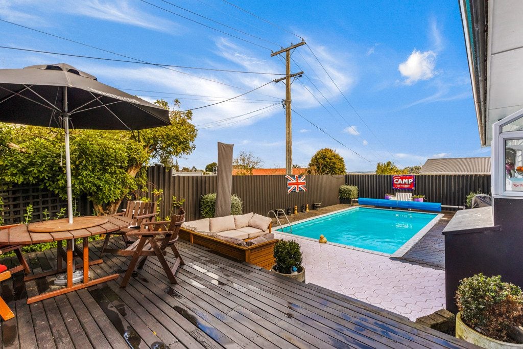 2/29 Sunnyfield Crescent, Glenfield, Auckland - Carousel 1