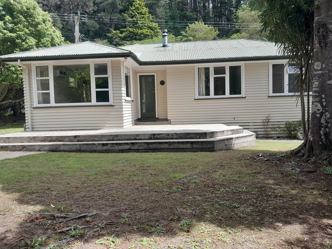 92 Pinehaven Road, Pinehaven, Upper Hutt - Carousel 1