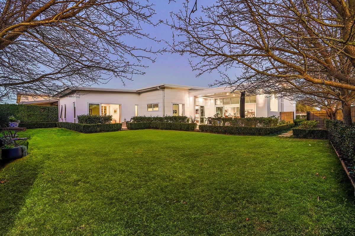 2 Brad Avenue, Flagstaff, Hamilton - Carousel 1