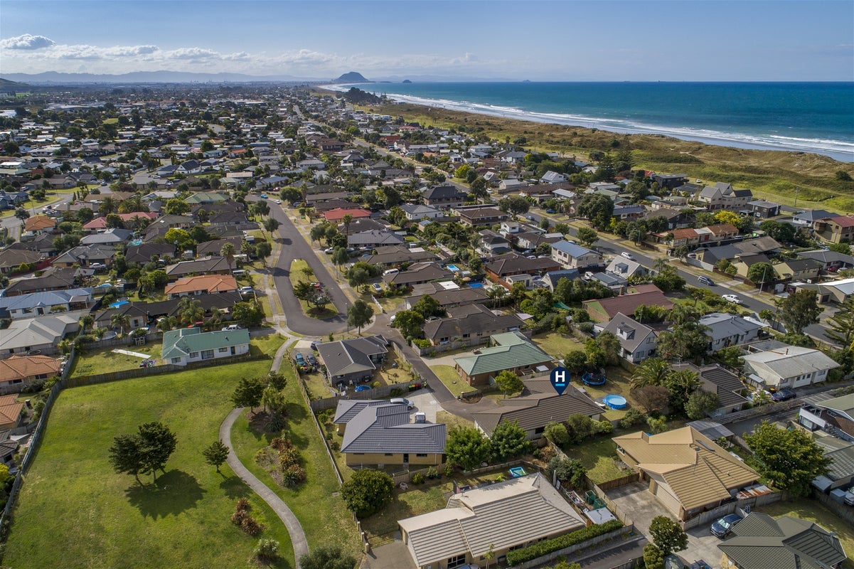 89 Katerini Grove, Papamoa Beach, Papamoa - Carousel 1