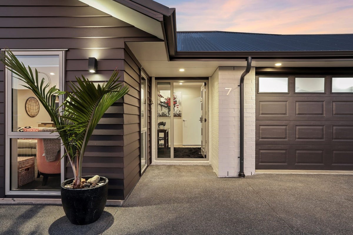 7 Michelia Lane, Helensville - Carousel 2