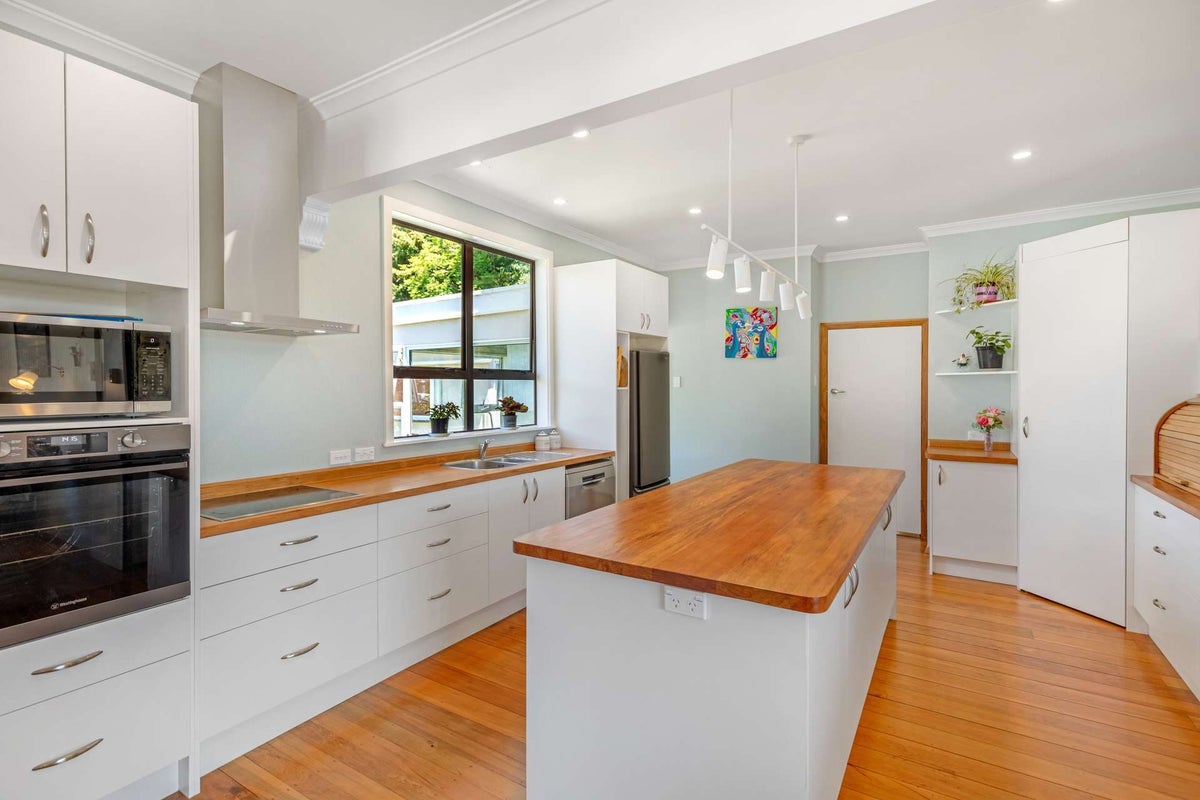 104 Ikitara Road, Whanganui East, Whanganui - Carousel 1