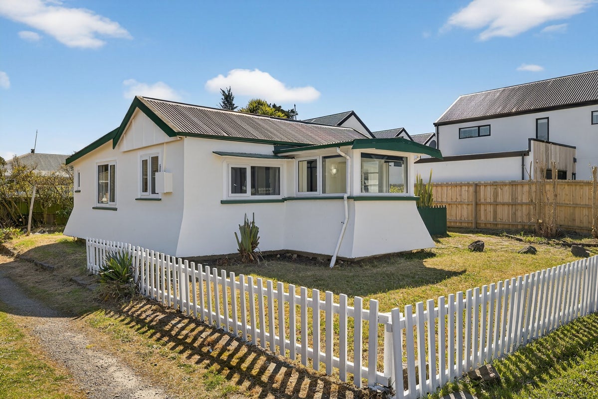 8 Rawhiti Avenue, New Brighton, Christchurch - Carousel 1