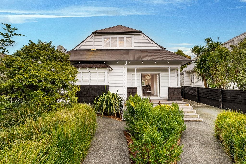 13 Brewster Avenue, Morningside, Auckland - Carousel 34