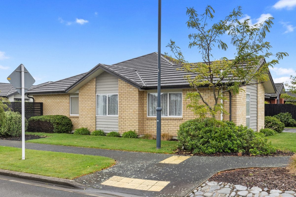 1 Limbrick Crescent, Wigram, Christchurch - Carousel 1