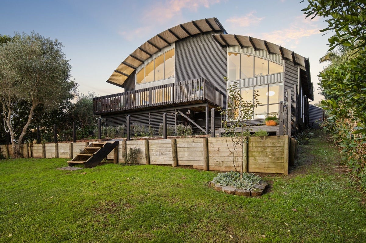24B George Crescent, Buckland, Franklin, Auckland - Carousel 1