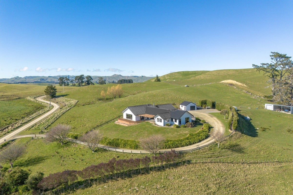 14 Centre Road, Matamau - Carousel 1