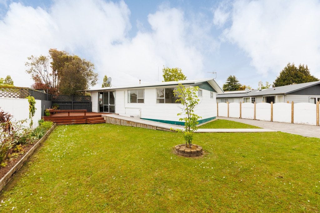 28 Escort Grove, Awapuni, Palmerston North - Carousel 22