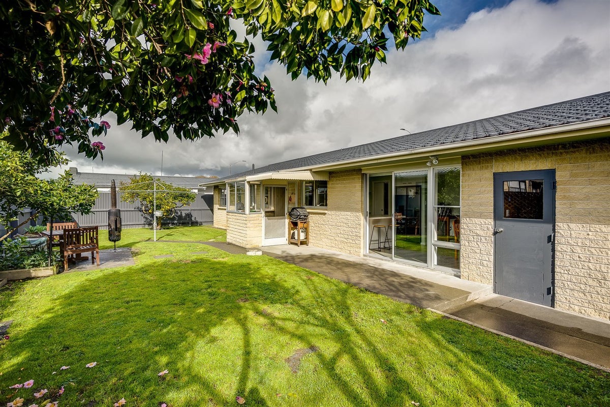 2A Wycliffe Street, Onekawa, Napier - Carousel 1