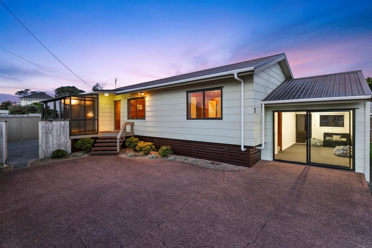 2/41 Strid Road, Te Atatu South, Auckland - Carousel 1