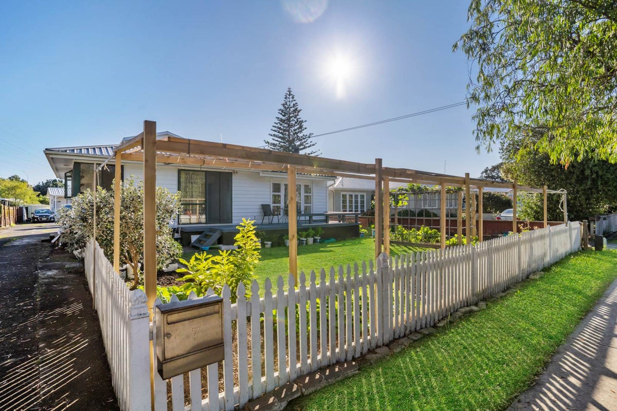 1/7 Millen Ave, Pakuranga, Manukau - Carousel 1