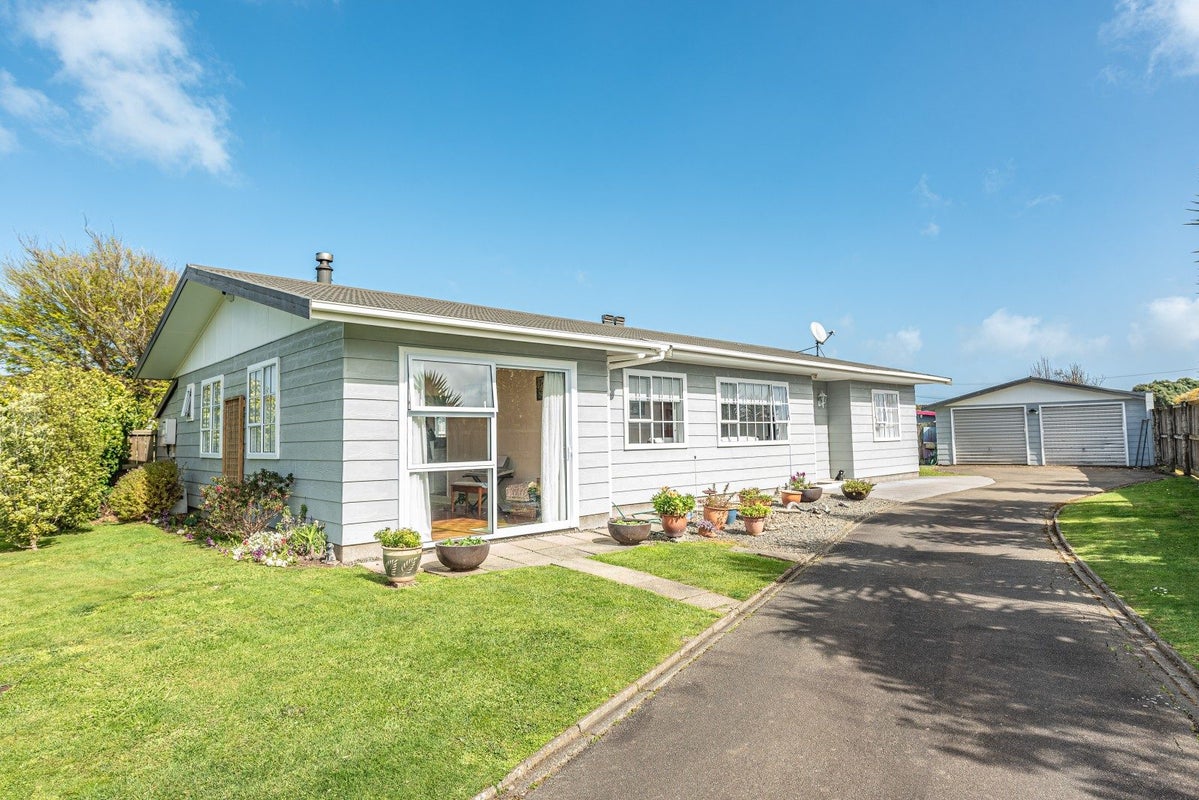 19 Exeter Crescent, Springvale, Whanganui - Carousel 1