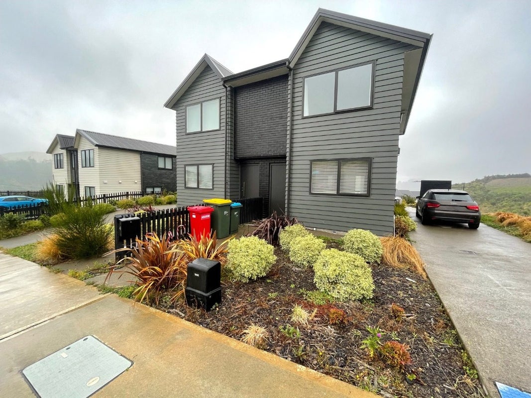4 Turtleback Avenue, Whitby, Porirua - Carousel 2