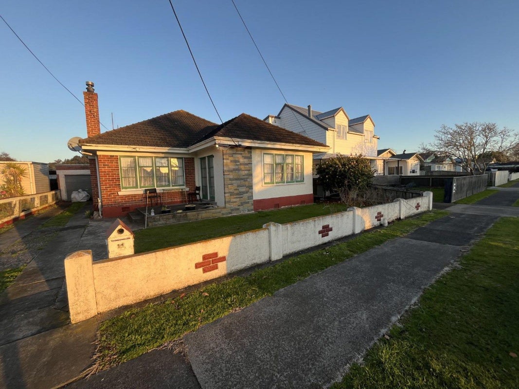 14 Burton Avenue, Whanganui East, Whanganui - Carousel 1