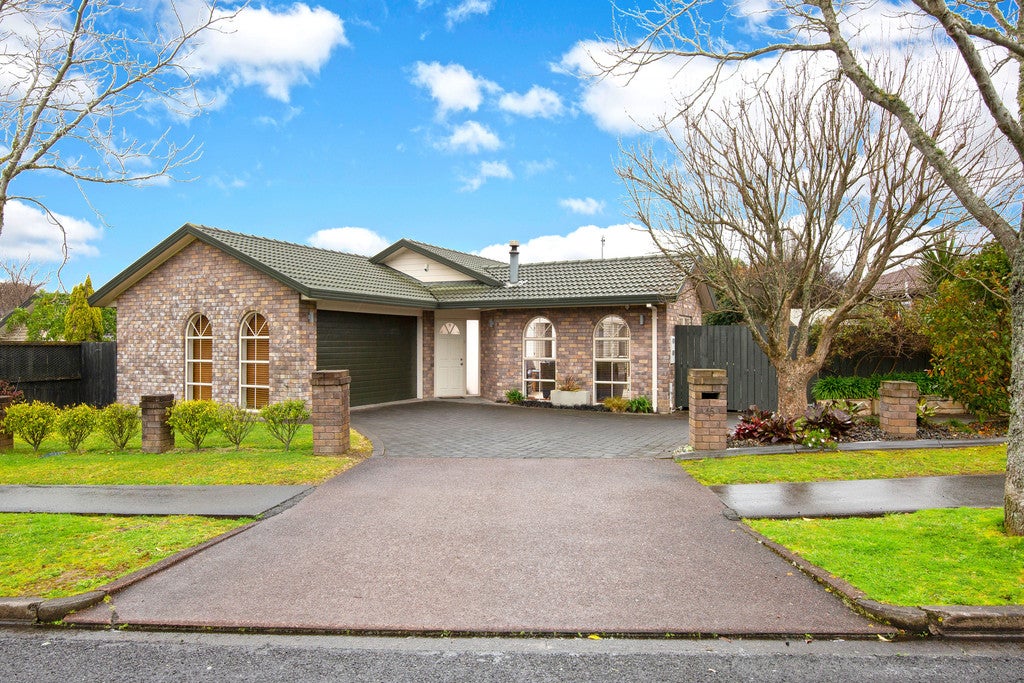 45 Bob Charles Drive, Golflands, Auckland - Carousel 1