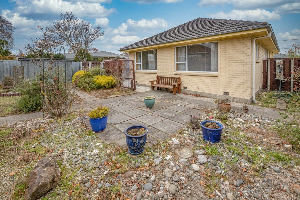 72 Vancouver Crescent, Wainoni, Christchurch - Carousel 1