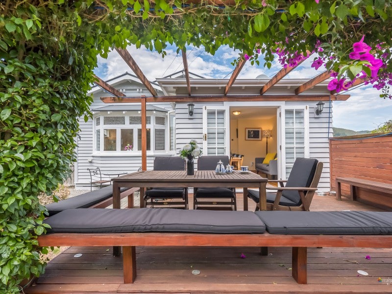 1/70 Trafalgar ST, WAIWHETU, LOWER HUTT - Carousel 1