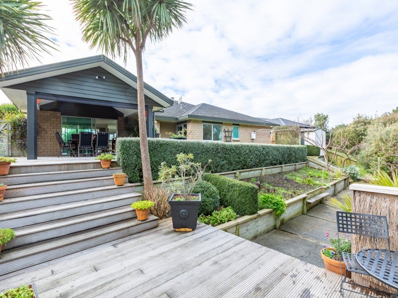 20 Fairway Oaks Drive, Waikanae Beach, Waikanae - Carousel 21