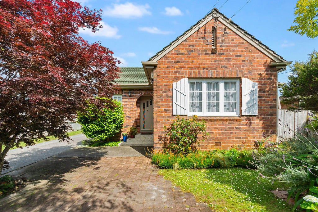 38 Wattle Street, New Lynn, Auckland - Carousel 2