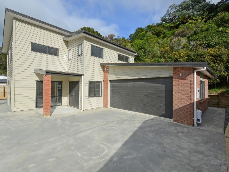 8 Aragon Grove, Kingsley Heights, Upper Hutt - Carousel 1