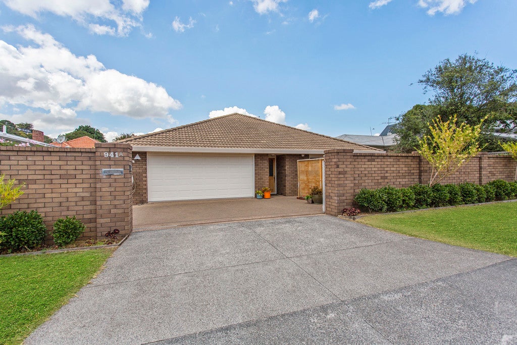 1/2 Roskill Way, Three Kings, Auckland - Carousel 1
