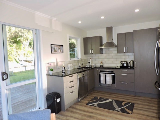 8 Saint Catherines Terrace, Tawa, Wellington - Carousel 2