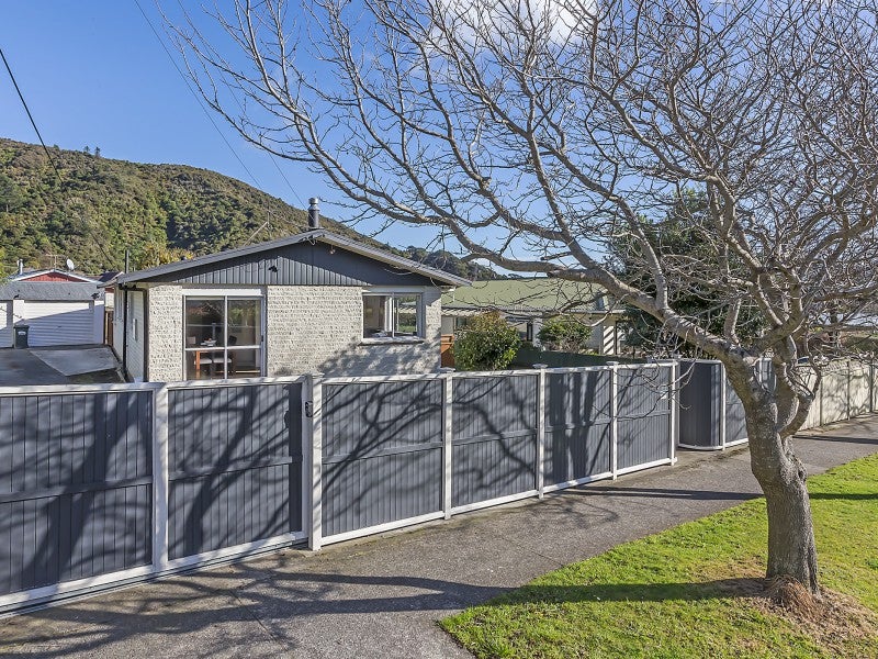 182 Rata Street, Naenae, Lower Hutt - Carousel 1