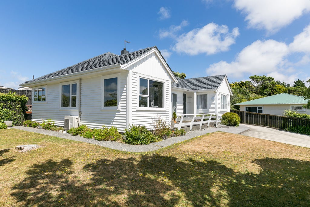 11 Trebann Street, Paparangi, Wellington - Carousel 2