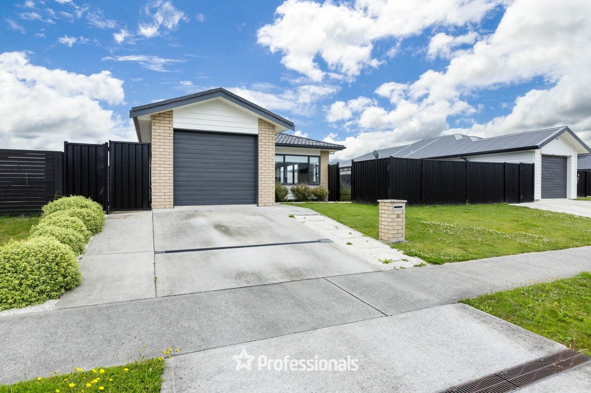 36 Filmer Crescent, Wallaceville, Upper Hutt - Carousel 2
