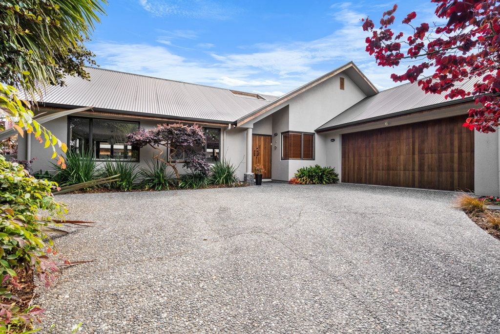 11 Saint James Drive, Huntington, Hamilton - Carousel 2