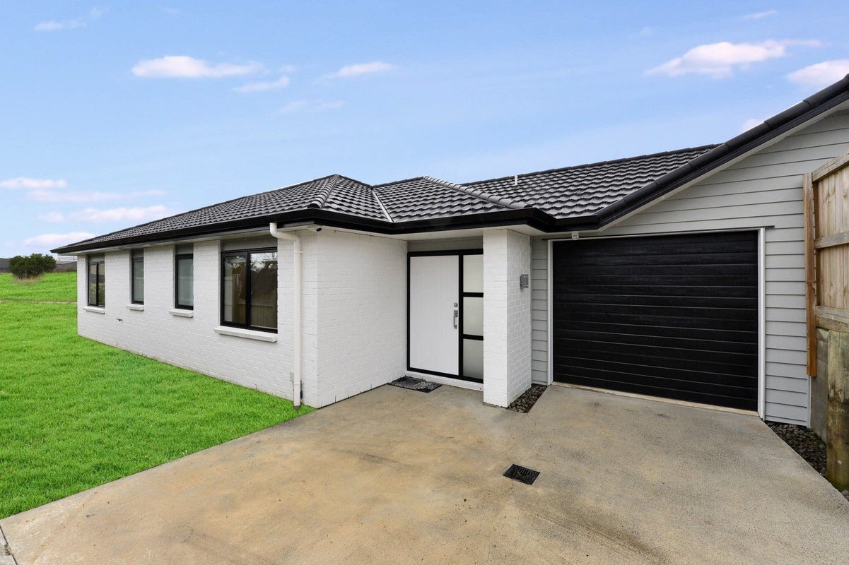 2/6 Soo Yong Place, Glenview, Hamilton - Carousel 1