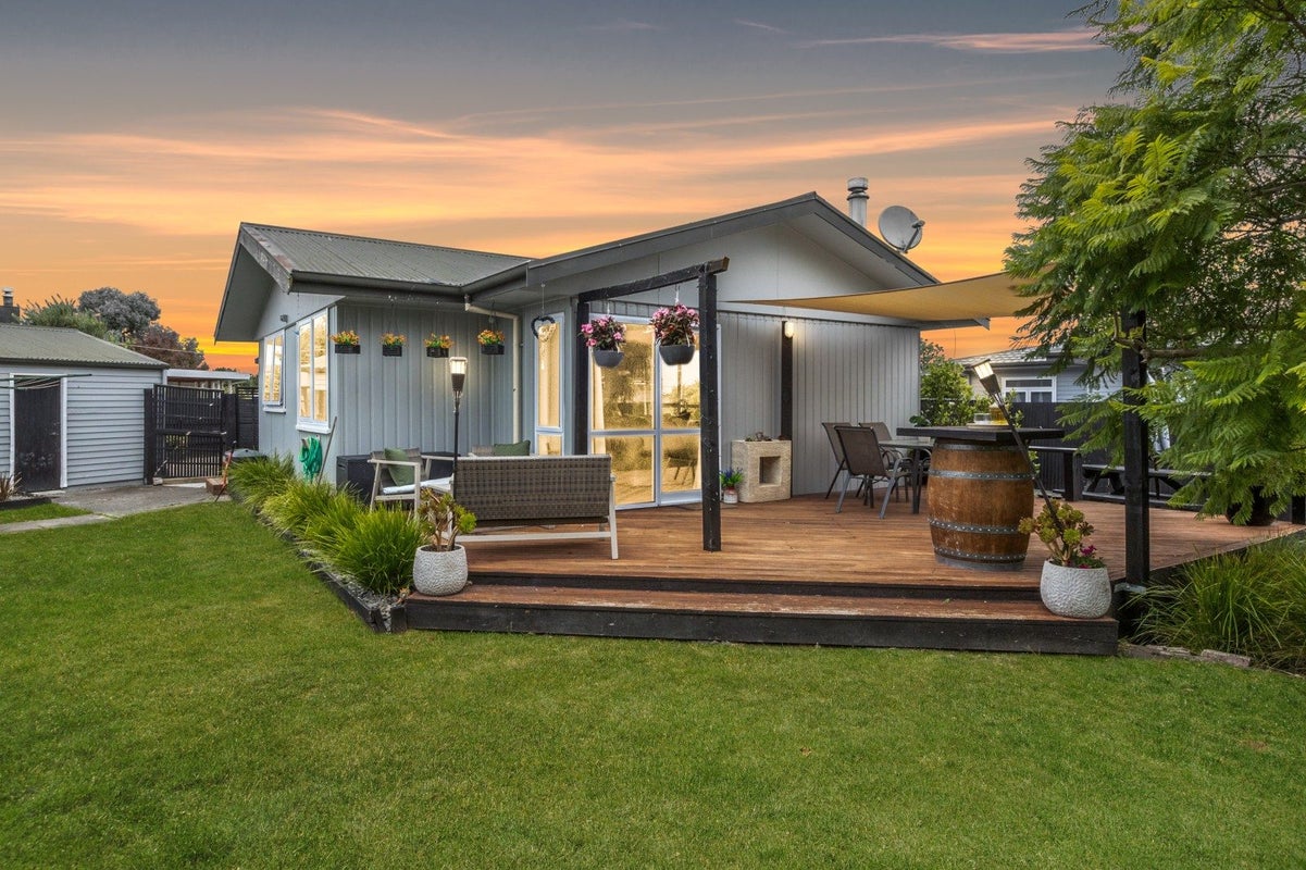 11 Waterworth Avenue, Onekawa, Napier - Carousel 1