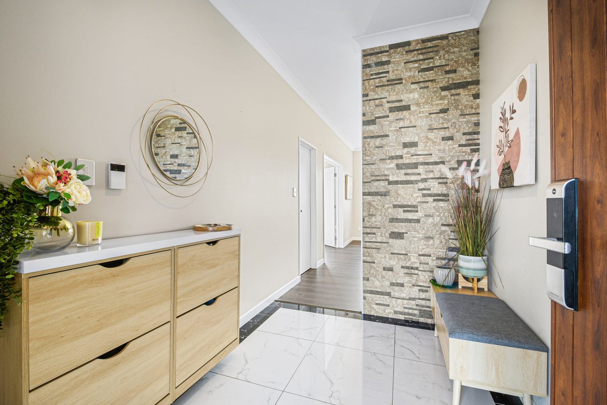 1 Remana Crescent, Huapai, Kumeu - Carousel 2